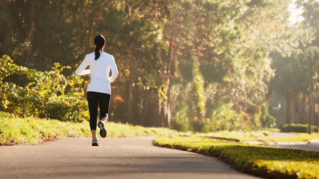 跑步一年小腿终于变细,跑步一年多了腿为啥还粗