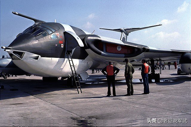 英国v型轰炸机,英国三神轰炸机