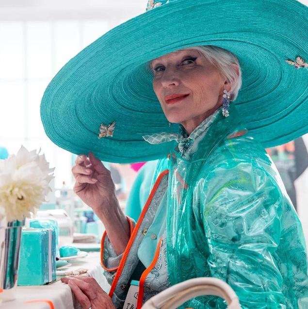 50岁邓文迪离婚后生活曝光,邓文迪离婚以后干什么