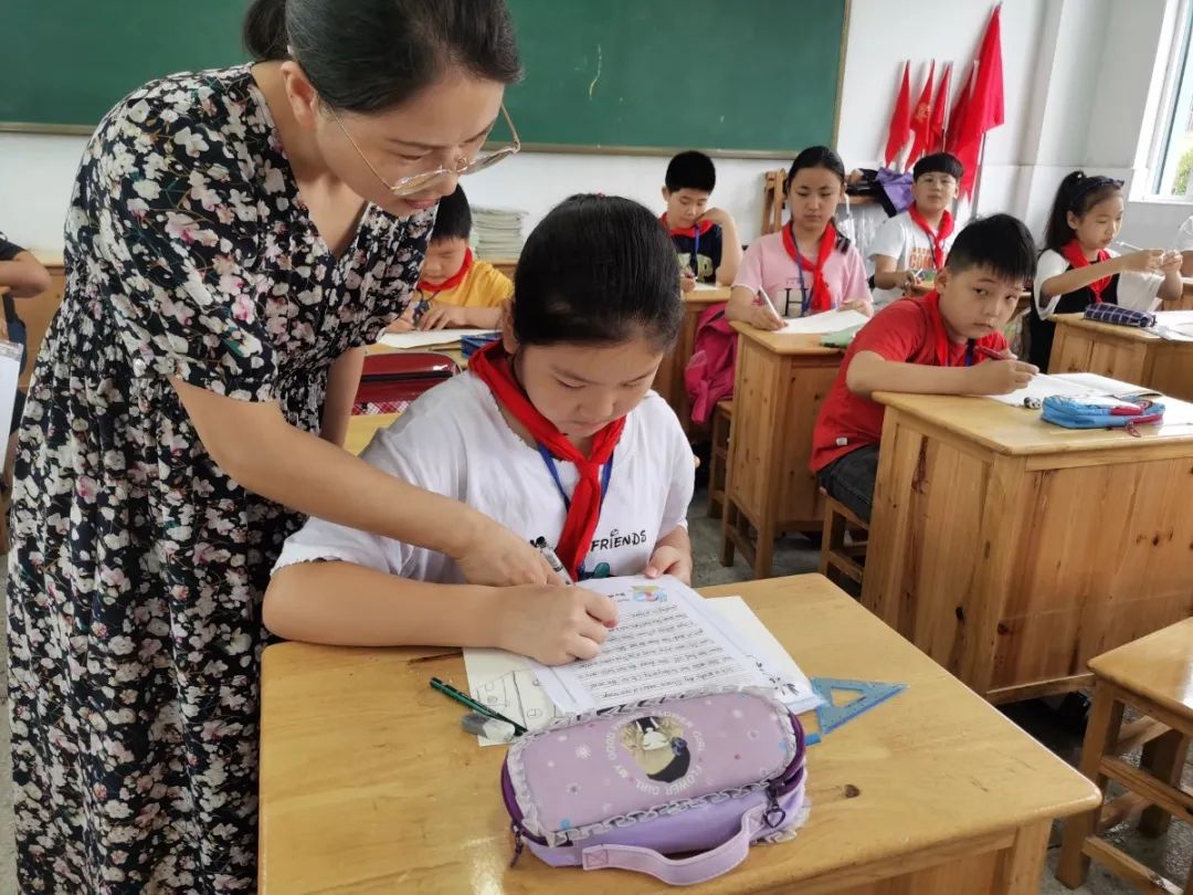 启东长江小学英语特点活动,小学英语素质展示会