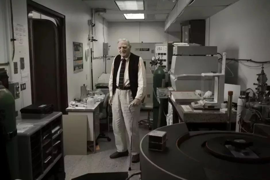 54岁失业，97岁获诺贝尔奖，保持终身学习的人到底有多牛逼