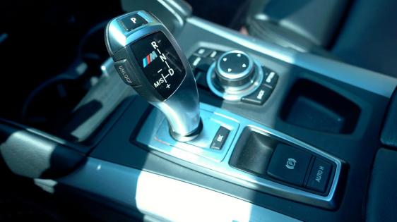 30万左右的大v8汽车,30万能买到v8小型汽车吗