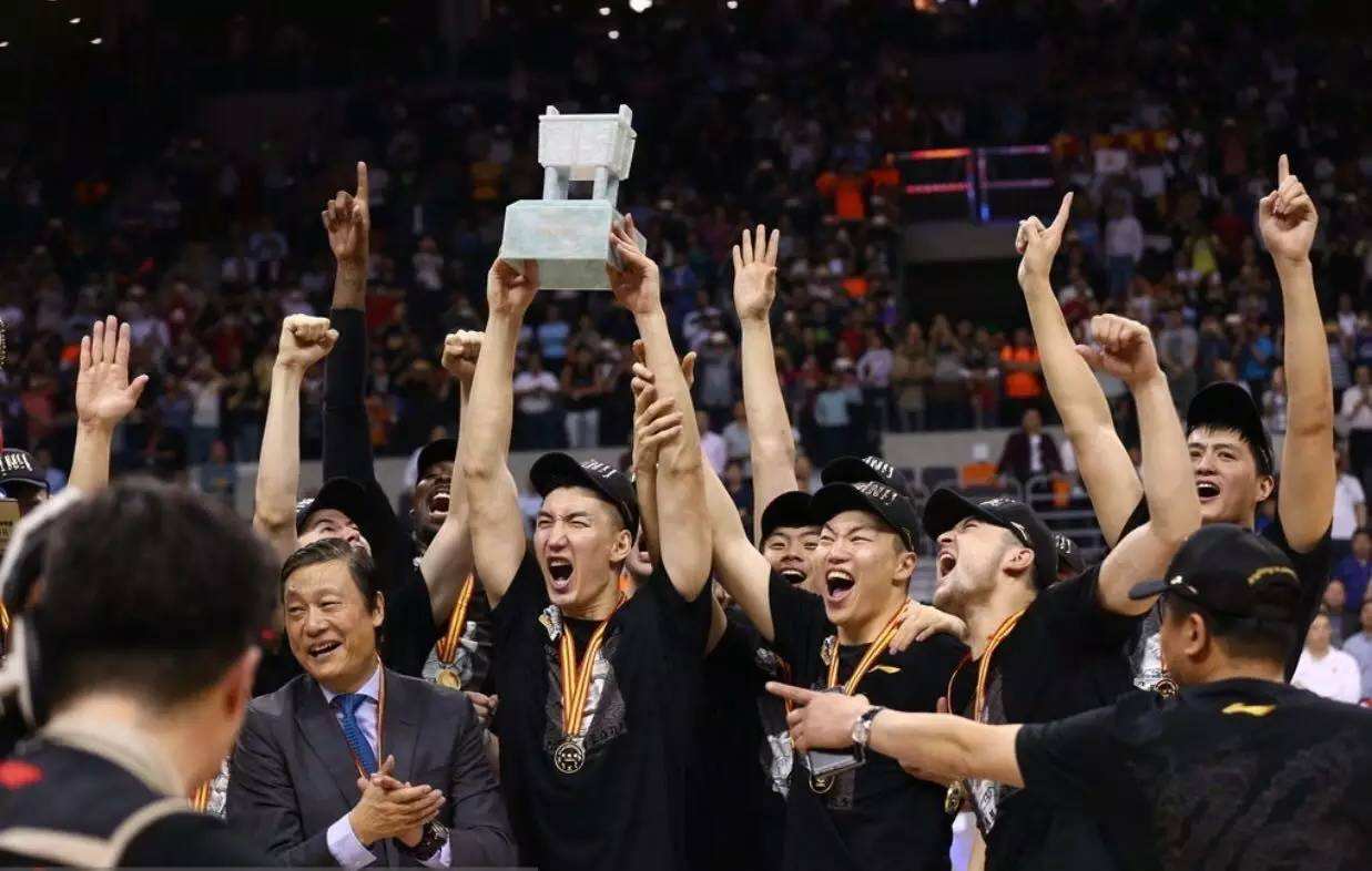 青训足球看欧冠,足球青训看见梅西