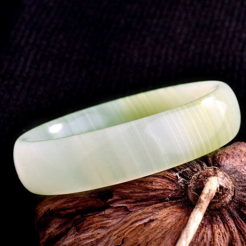 挂羊头卖狗肉但狗肉也不便宜啊,挂羊头卖狗肉是真玉吗