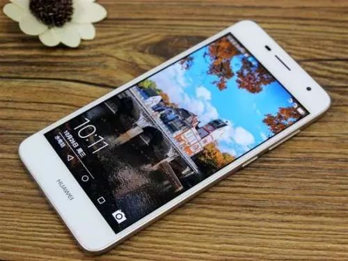 手机屏幕一摔就花了,副厂手机屏幕一摔就碎