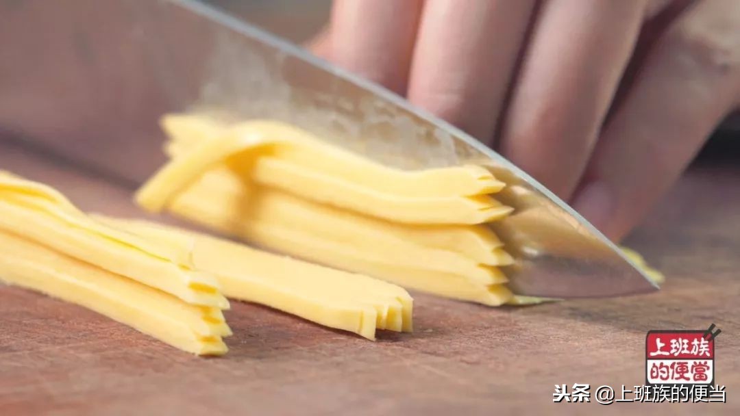 如何用平底锅做披萨不用酵母粉,想吃披萨不用去外面买了