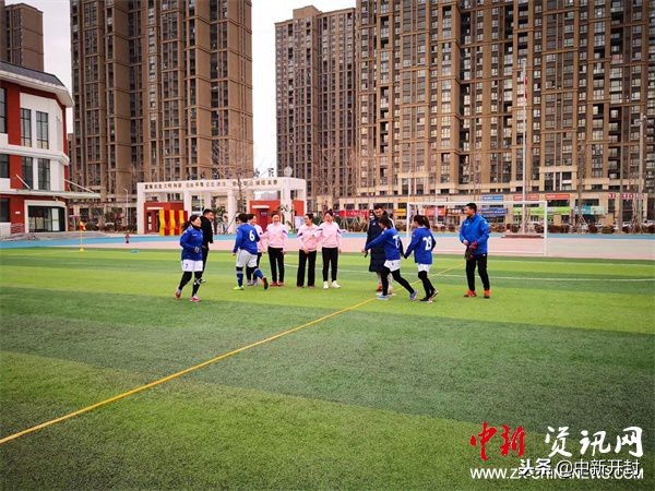 开封市二师附小举办首届四校区教师足球联赛