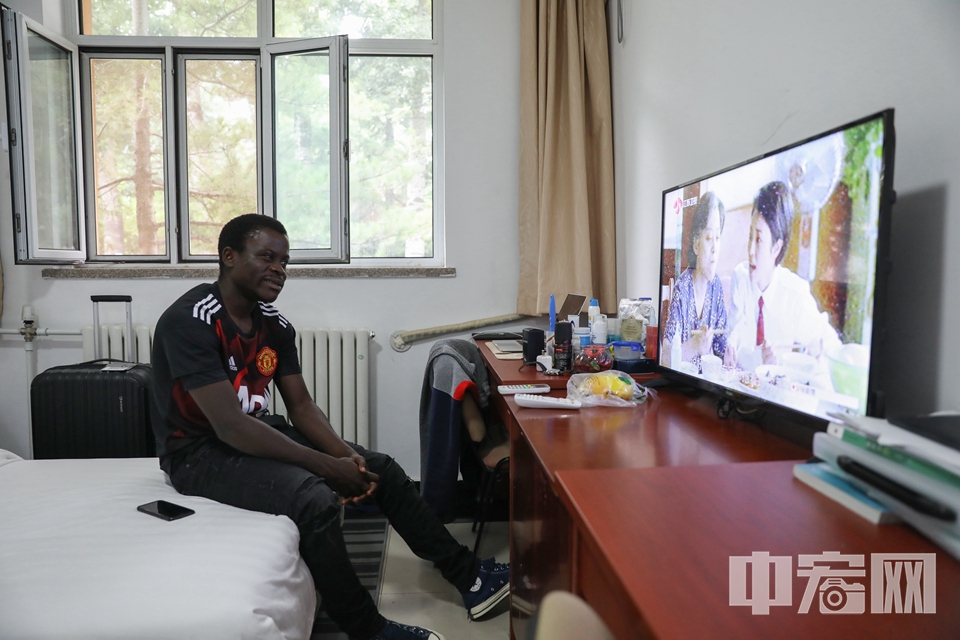 这位来自非洲的“吕布”如今成了“中国通”