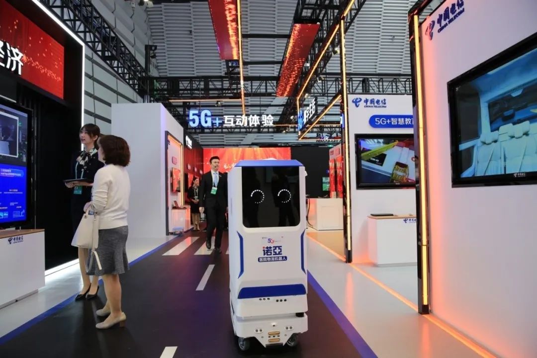 来了，电信“机器人天团”！网友:“成精了！”