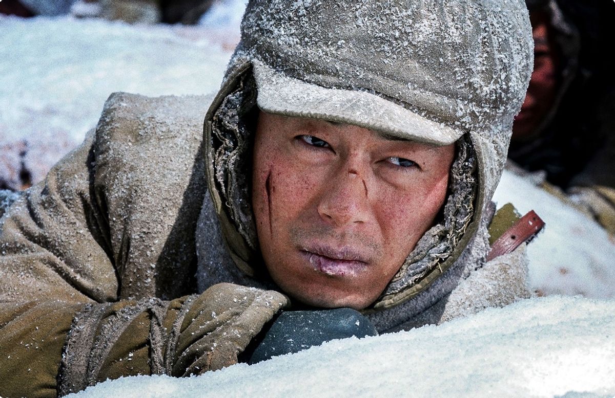 长津湖给易烊千玺送围巾的女孩,长津湖给易烊千玺送围巾