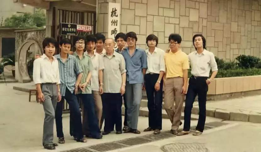 马云艾问人物,马云艾问事件