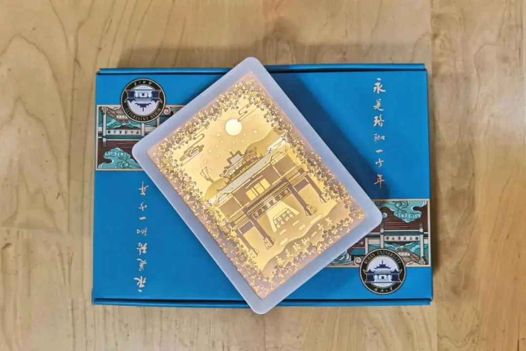 这些高校送的毕业礼物火了，送瓜的，送芯片的，还有送男朋友的