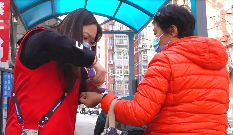 疫情防控暖心执勤,坚守疫情防控点节日慰问暖人心