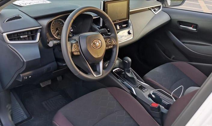 卡罗拉和经典轩逸半斤八两,卡罗拉vs轩逸三大件对比