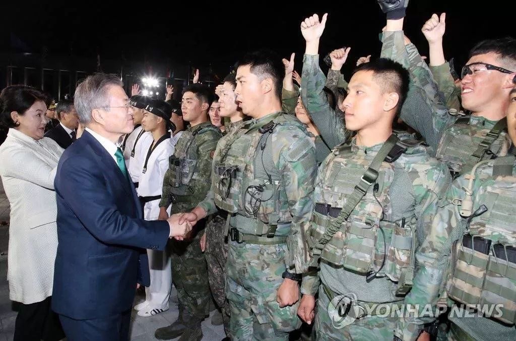 动手术也要服兵役，掰手腕把手掰断，玉泽演到底是个啥样的男神?