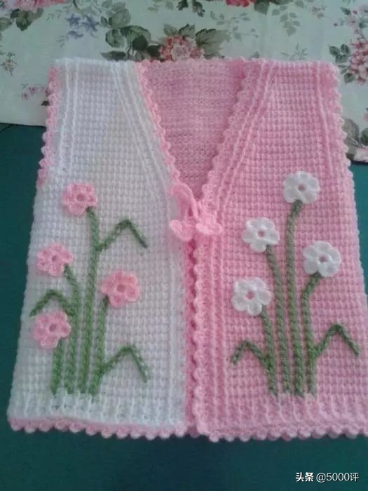 依可爱女孩马甲裙棒针编织教程,女式棒针开襟马甲新款编织法