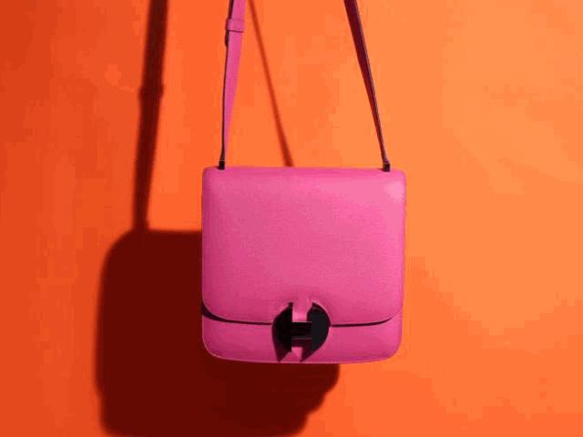 这不是她的书包它是我的英文,这是不是一个包的英语怎么说