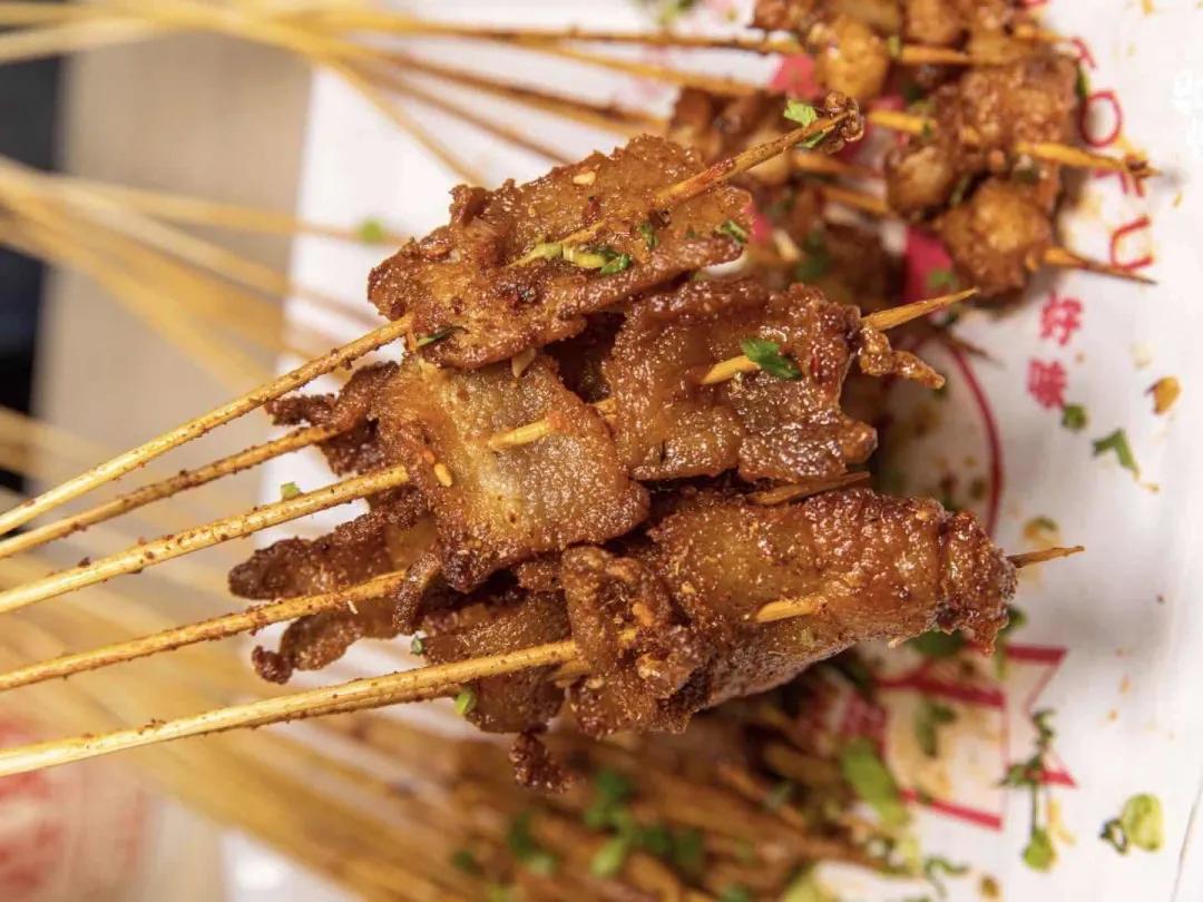 附近步行街美食推荐3-4人餐,人均30就能在江边尽享美食