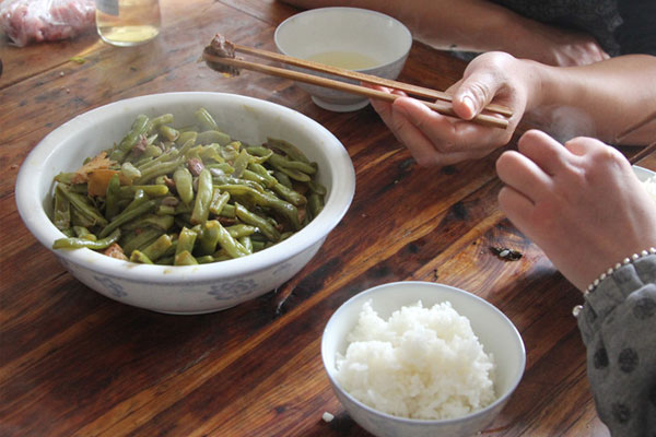 舌苔发黄厚腻怎么调理最快最有效,舌苔发黄厚腻舌边有齿痕怎么调理