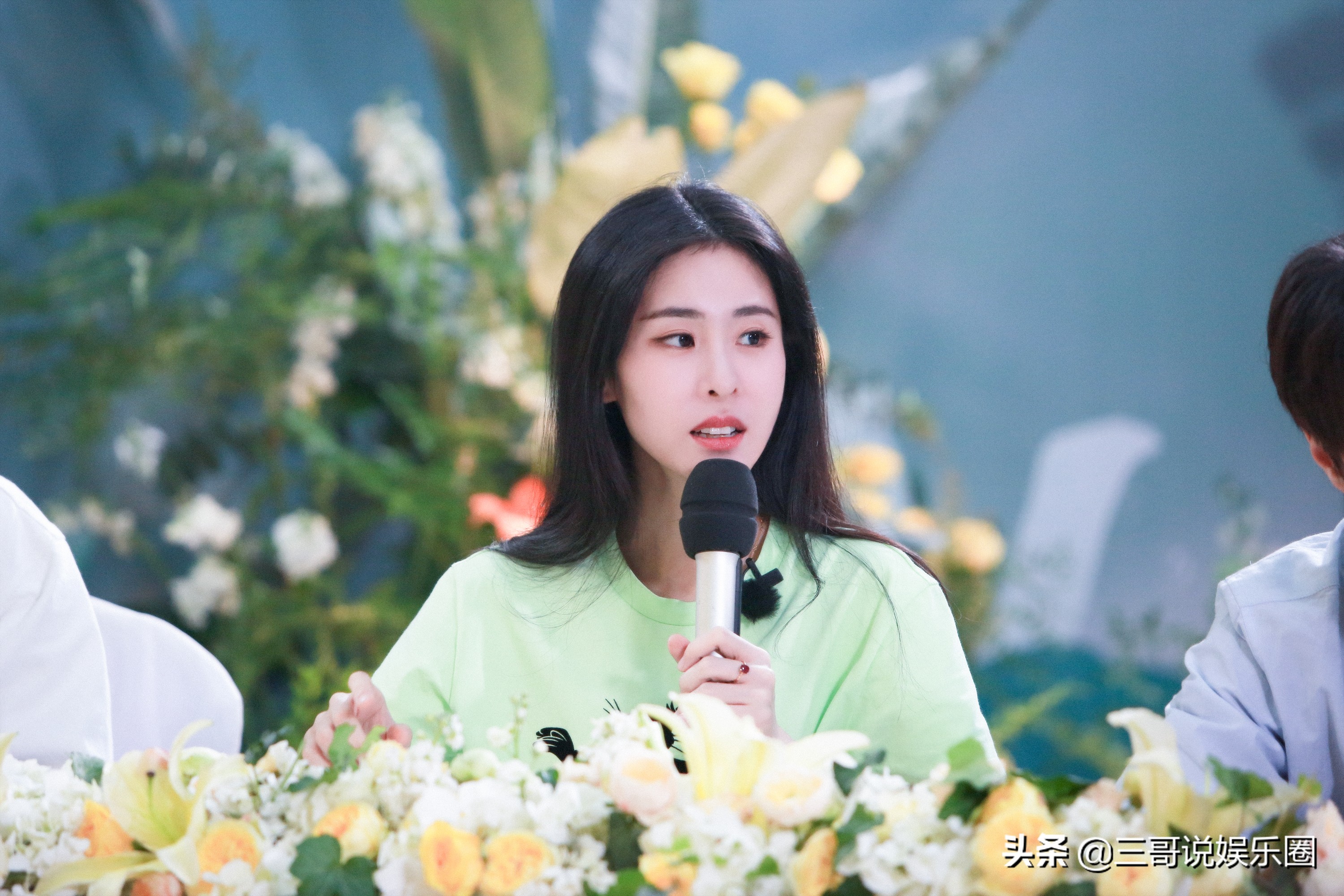 王一博和张碧晨天天向上插花,张碧晨天天向上三人合唱