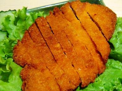 随着全民地滩的兴起，学校门口也是一个热门摊位，看看别人的生意