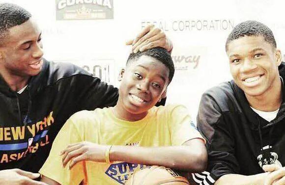 字母哥在希腊的天台上练球,字母哥成长史全过程