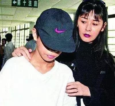 一张照片变身港风女神王祖贤,王祖贤依旧美艳动人