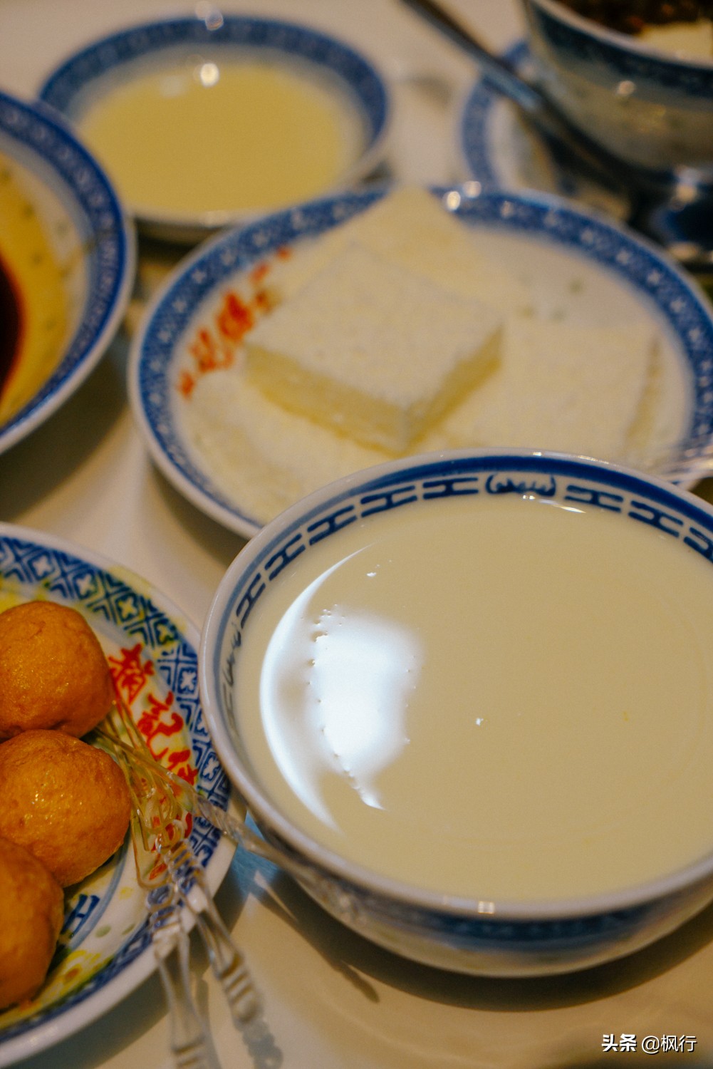 广东暖胃小甜品嫩滑爽口姜汁撞奶,姜撞奶美食推荐卡