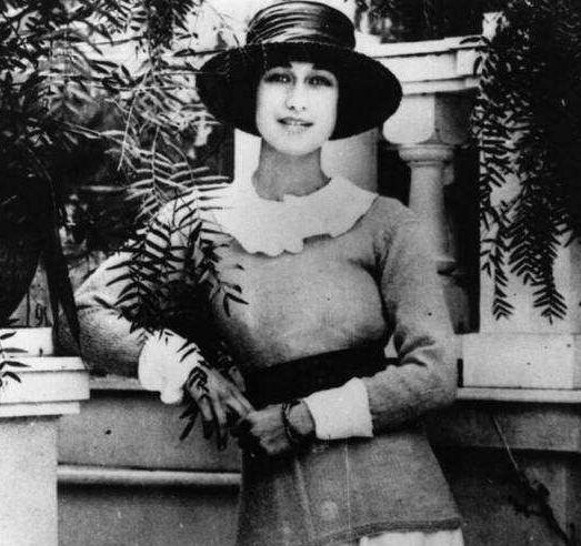 37岁结过两次婚的辛普森夫人，能让国王为她放弃江山，有何魅力