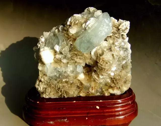 捡到这些石头不要扔真的很值钱,哪些石头价值连城千万别扔