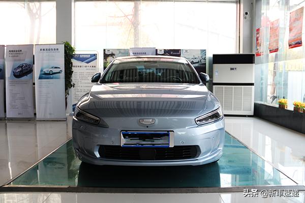 吉利几何a黑顶,吉利几何a黑色车顶加银色车身