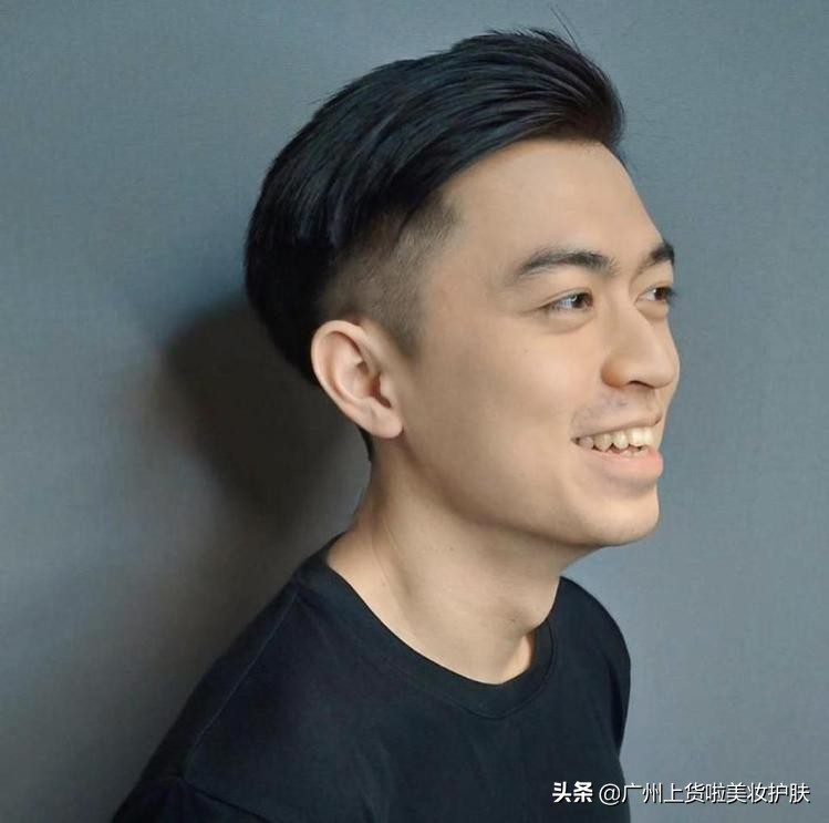三款热搜的男生清爽露额头发型！让女孩对你刮目相看
