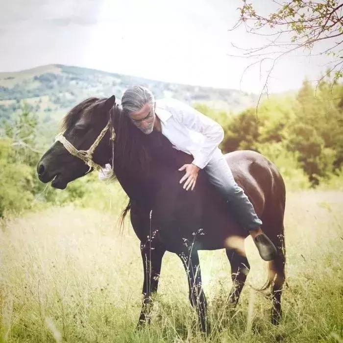 肯德基新形象cosplay吴秀波？求求您，换回来好吗？