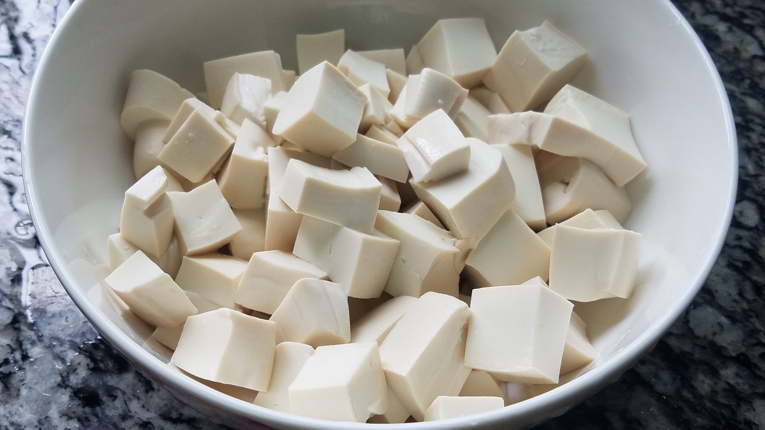 老东北美食虾仁豆腐家常做法,营养十足美味十足的虾仁豆腐