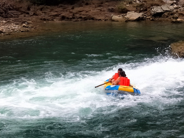 彭水阿依河旅游路线,重庆彭水阿依河漂流双人行攻略
