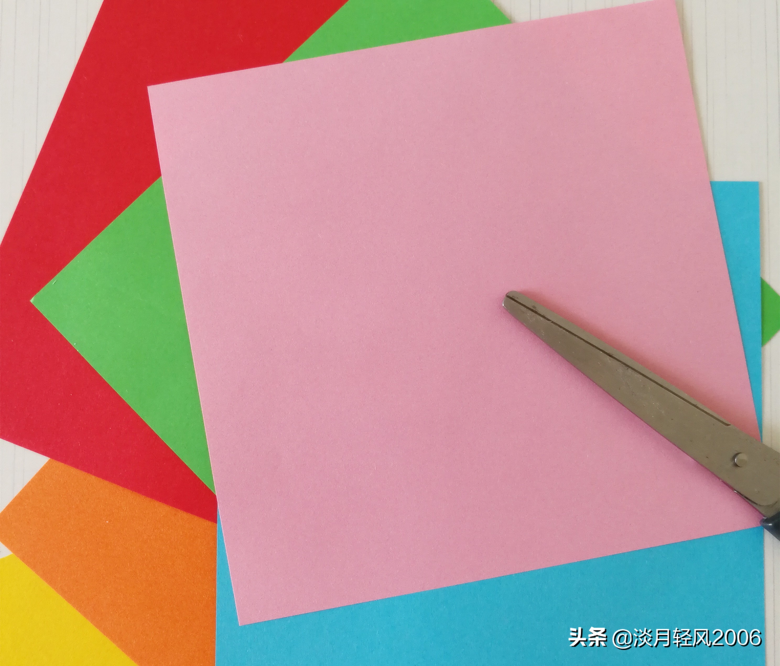 用小方块纸做一个手工,用纸怎样做一个小立方体