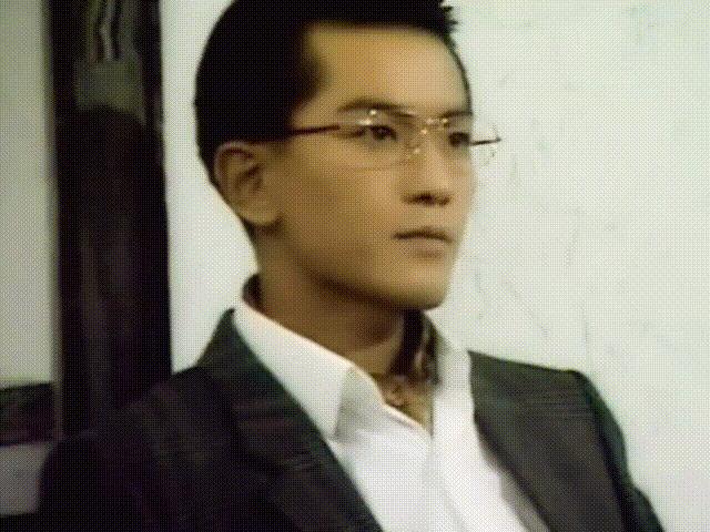 郑伊健天若有情里斯文败类,郑伊健斯文败类戴眼镜暗里着迷