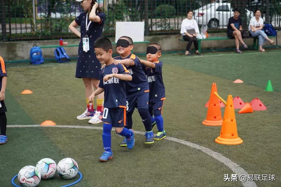 暑假再见新学期开始,易联足球秋季班报名