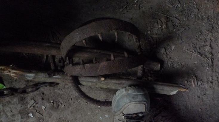 户外踏青驴友必看，伤人的野猪夹子预防识别及自我解救的三个方法