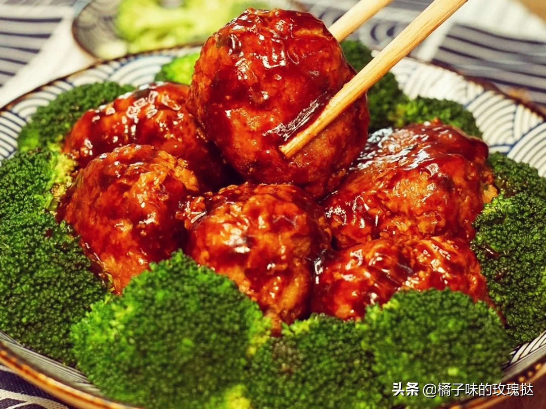 年夜饭限定推荐：四喜丸子，水晶南瓜，清蒸多宝鱼，寓意特别美好