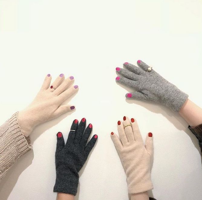 有人看见这篇文章出个可替换甲片的指甲油手套，我绝对第一个下单