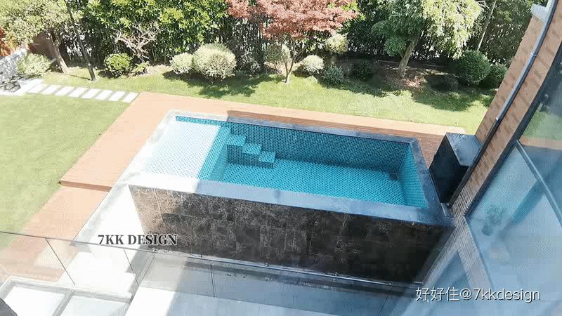 海边联排别墅小院实景现代轻奢,独栋带院子的小别墅年代感