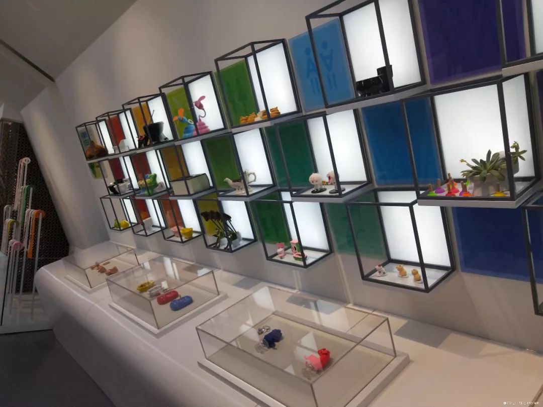 酒吧、超市展览馆这么Fashion的青城驿站，你还认为这只是厕所吗