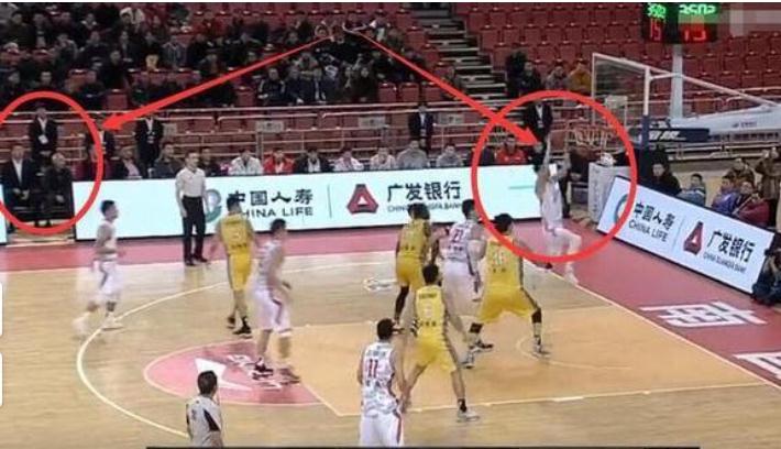 王治郅亚洲杯劈扣,王治郅劈扣奥拉朱旺