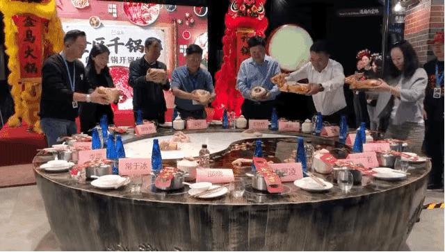 海底捞市值最高7000亿,海底捞2021全年营收