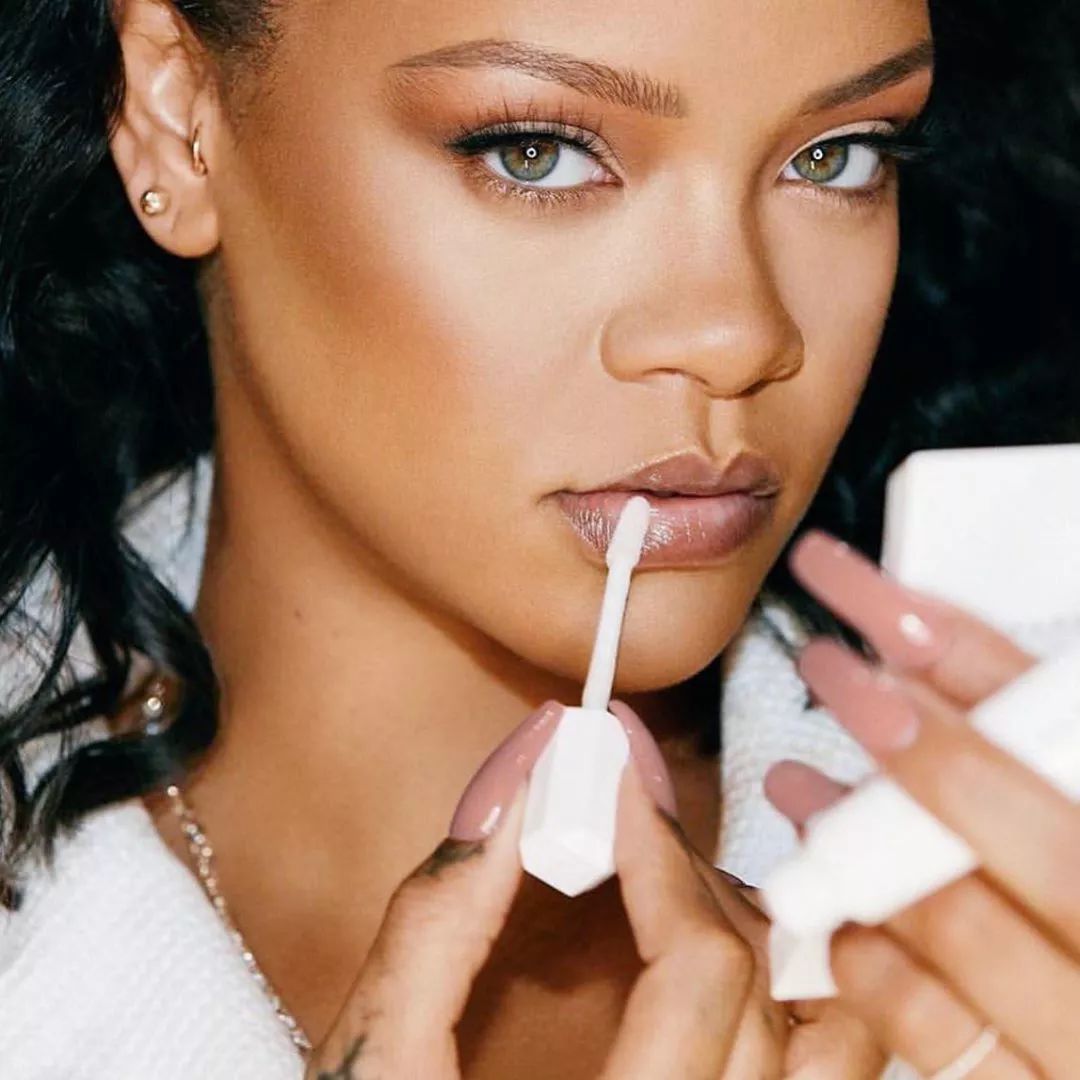 全球最富歌手rihanna,rihanna美国女星