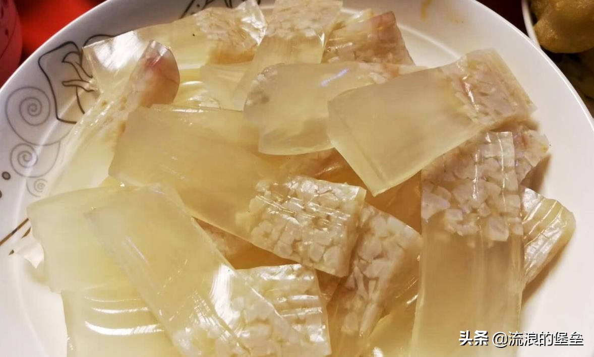 东北市场的正宗杀猪菜馋人流口水,一桌东北杀猪菜