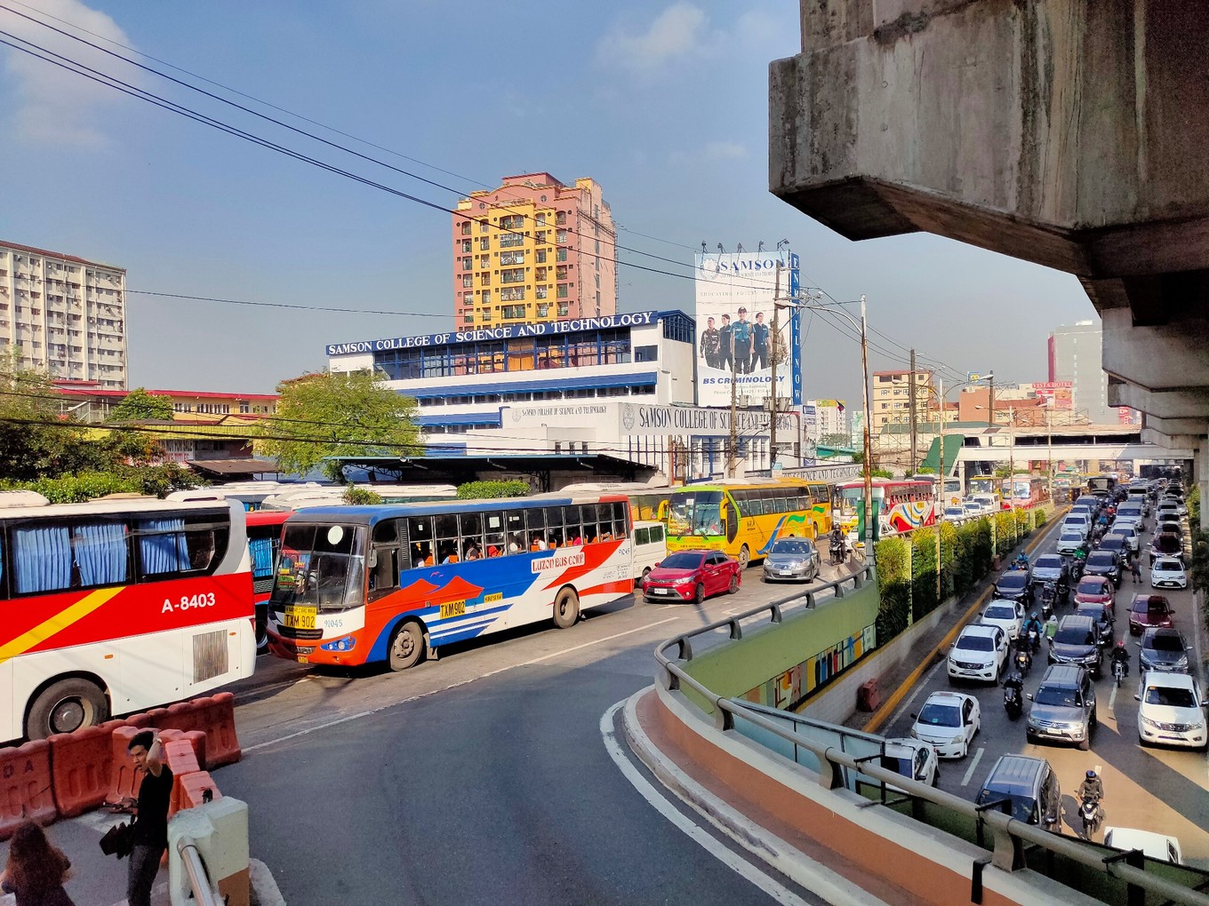 实弹射击or公墓拍大片？| 跟90后小伙儿在马尼拉“玩儿很野”