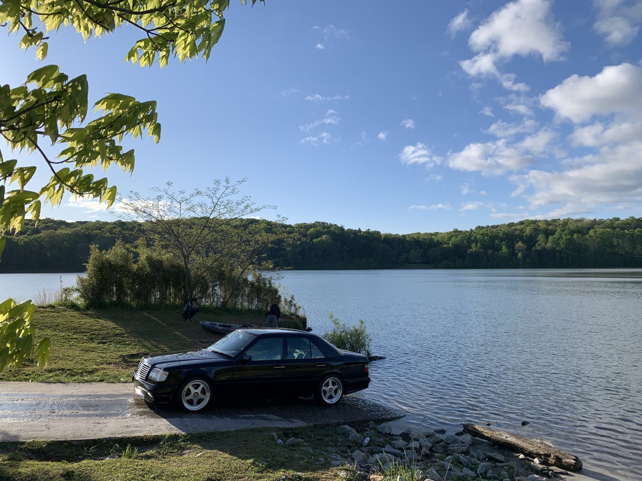 你信么？30年前的“小虎头”奔驰E级，至今还有人念念不忘