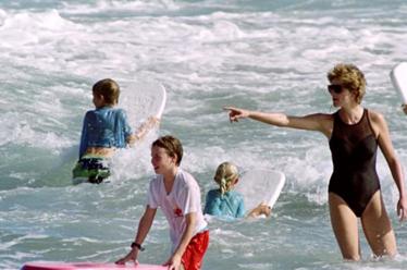 38岁的戴安娜,戴安娜生第一胎和查尔斯合影